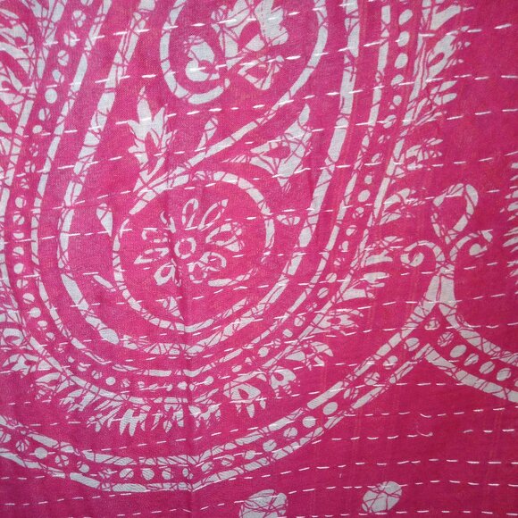 Kantha Quilt Premium 3 Layer 49" x 82" Whimsical Pink/White Paisley Cotton K29. - Picture 2 of 4